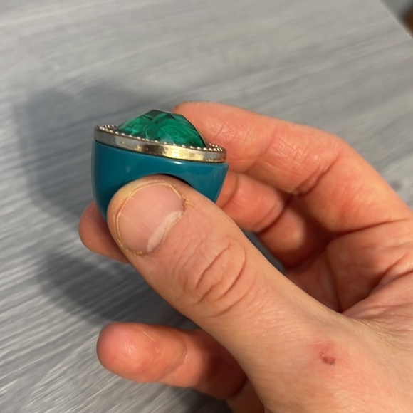 Vintage Lucite Ring w/ flower hologram, Size 5.5 - Picture 4 of 6